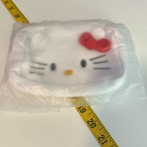 Hello Kitty Makeup Bag Pouch NWT - Picture 4 of 5